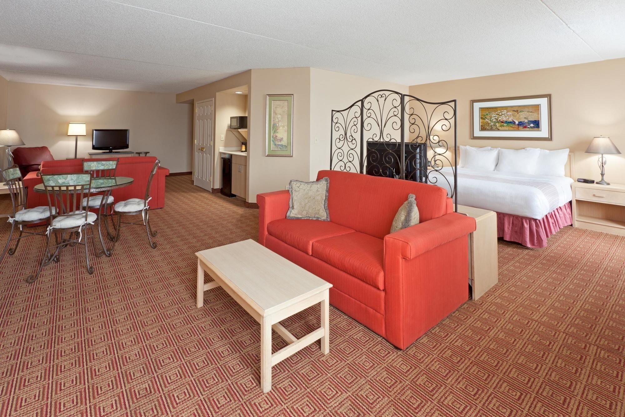 La Quinta By Wyndham Garden City Exterior photo