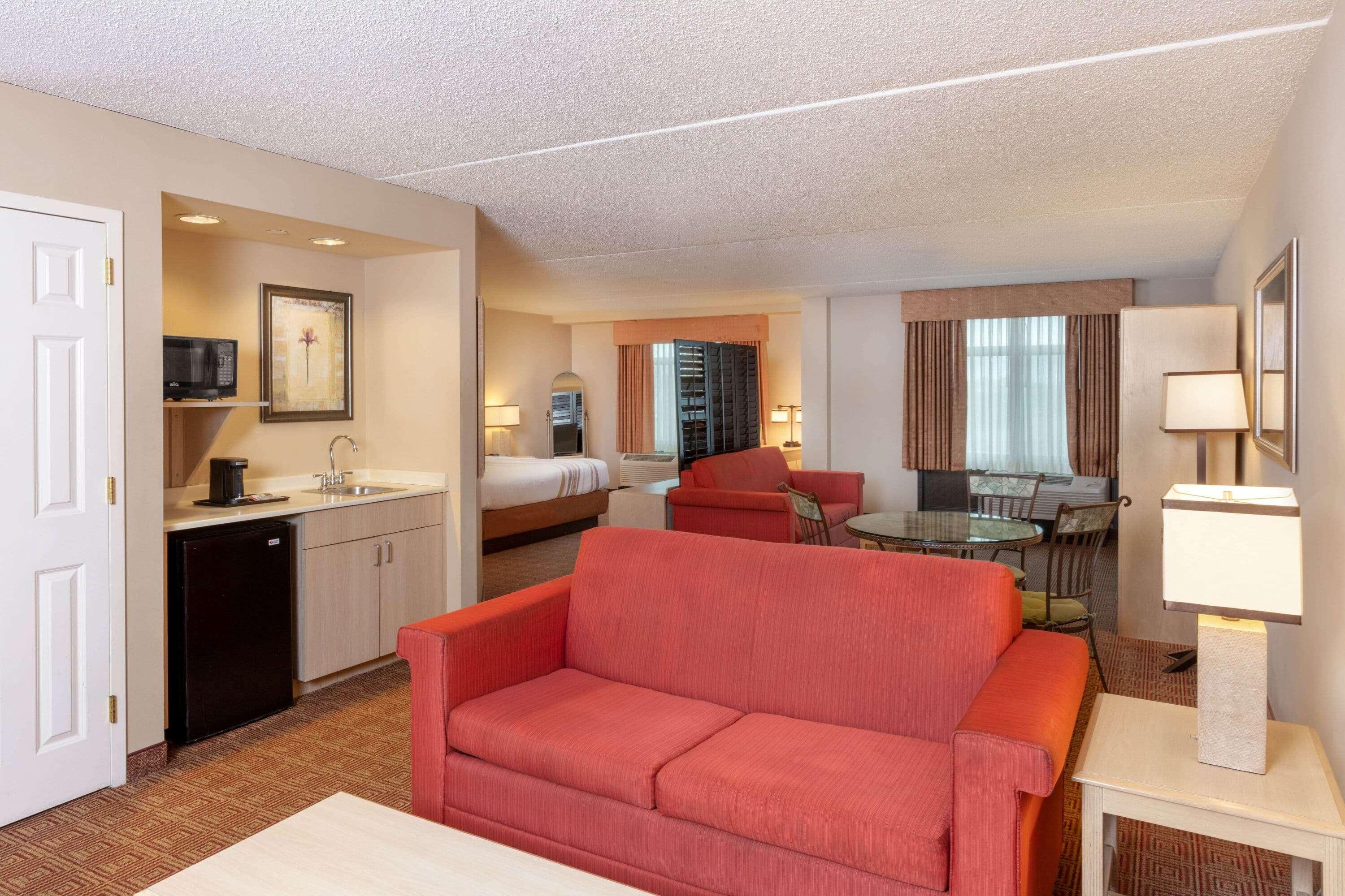 La Quinta By Wyndham Garden City Exterior photo