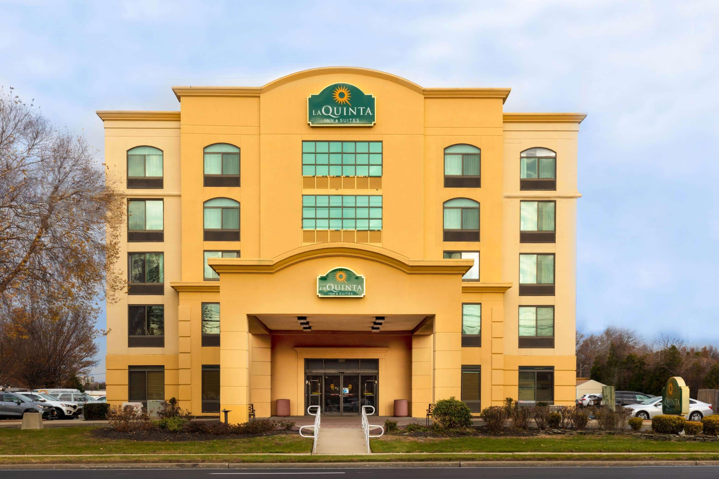 La Quinta By Wyndham Garden City Exterior photo